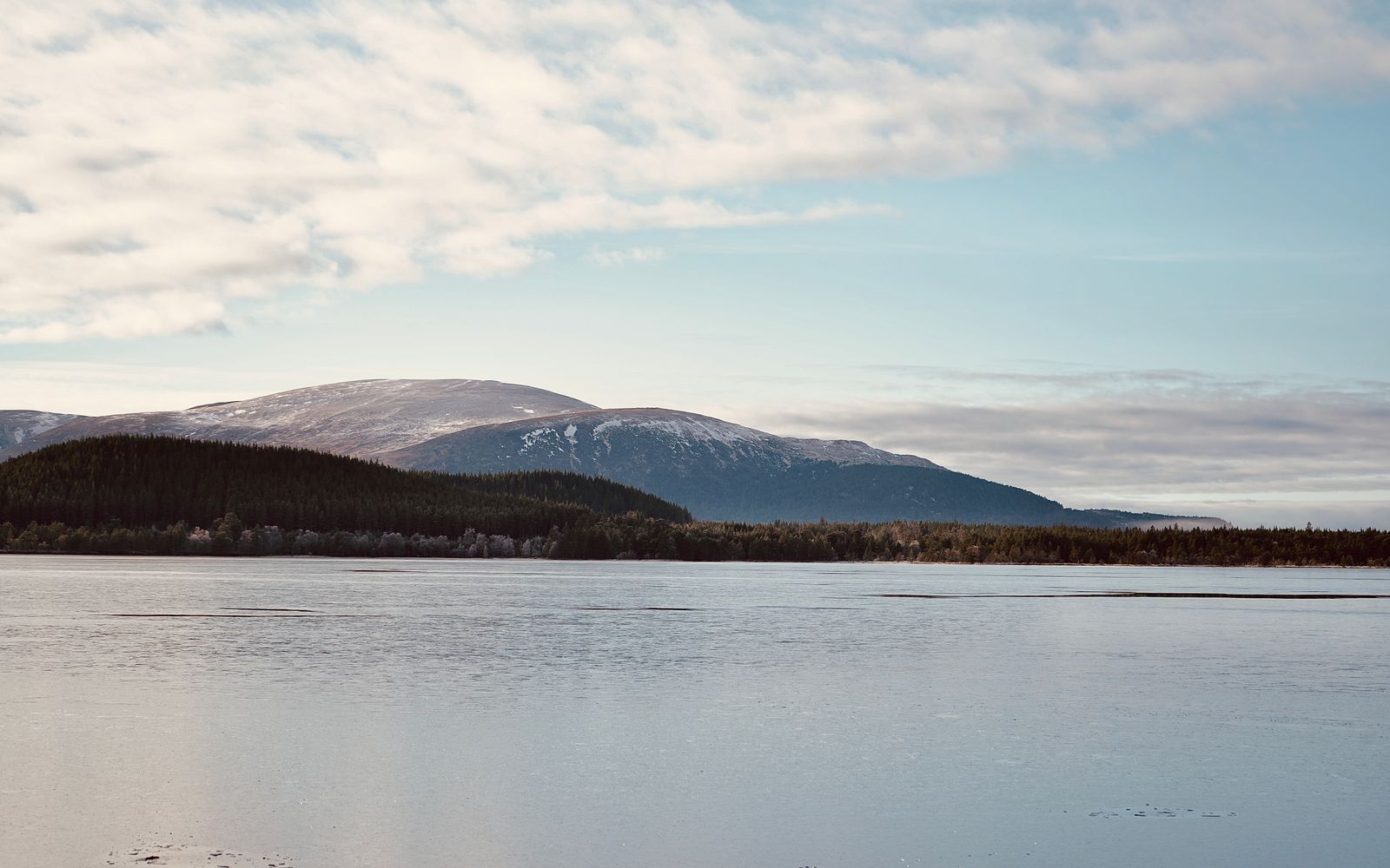 Mountains and a loch near Aviemore in the Cairngorms