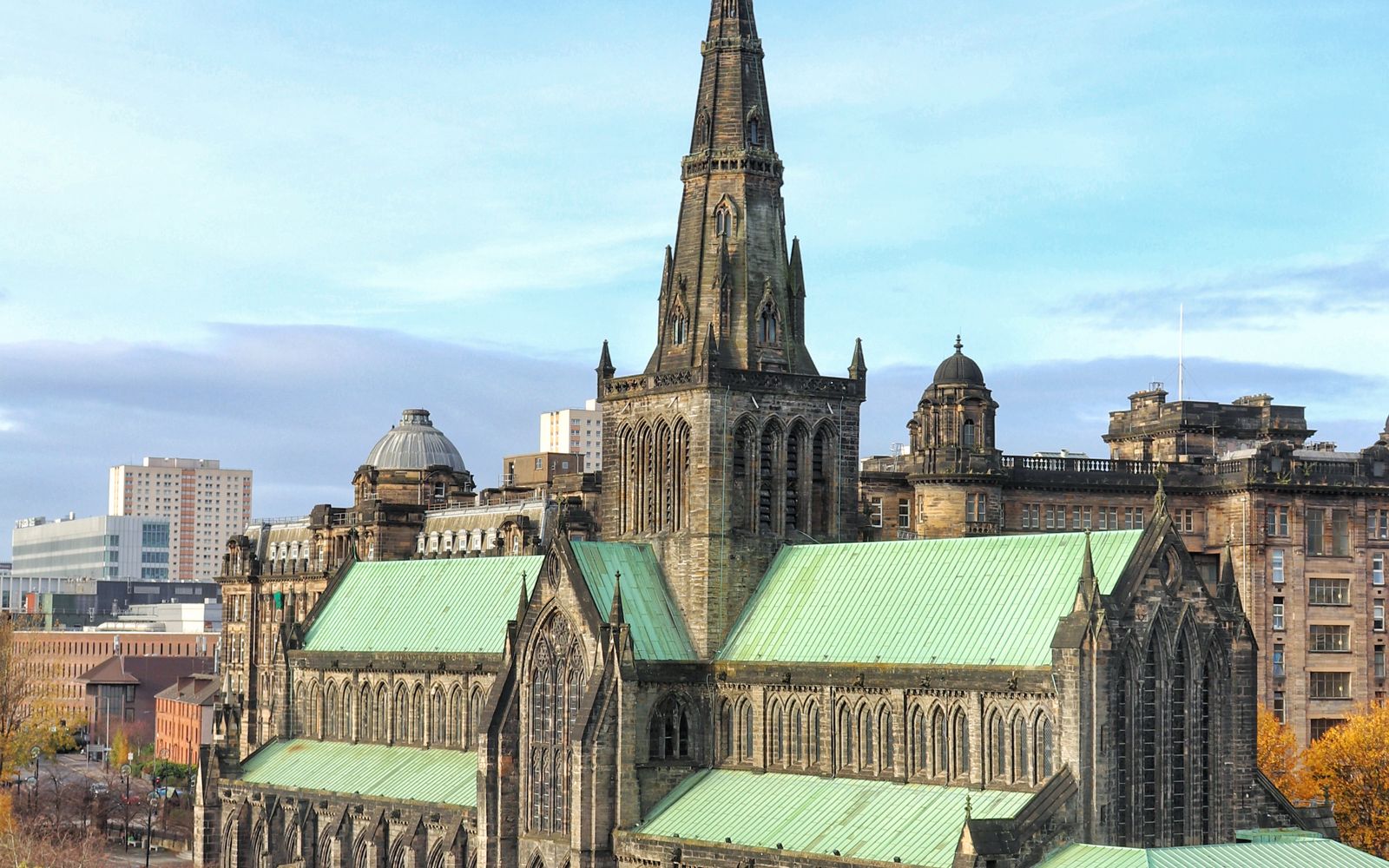 Glasgow Cathedral under a blue sky